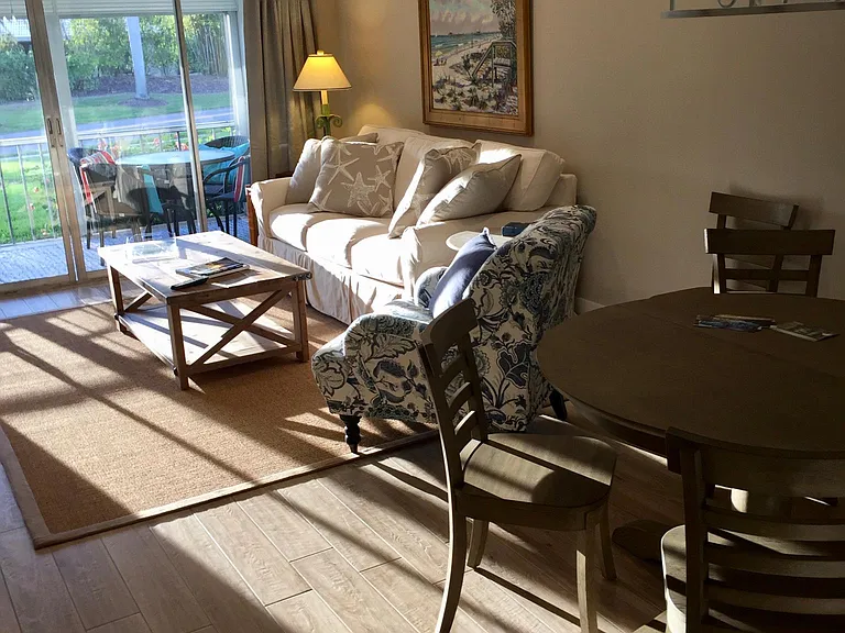 3930 Belair Ln #102 — Photo 2