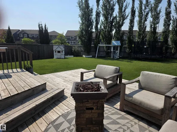 2326 74th St SW, Edmonton, AB T6X 0V5