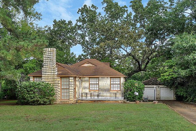 1st image of 909 Highland Dr