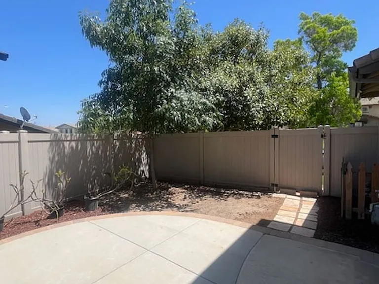1443 Roadrunner Dr — Photo 9