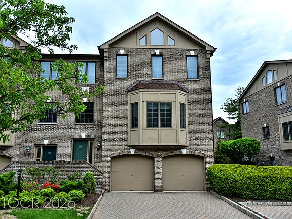 3rd image of 15 Sherbrooke Ct