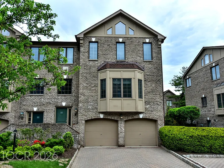 15 Sherbrooke Ct — Photo 3