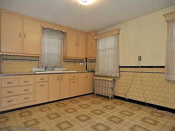3rd image of 147 Delaine St