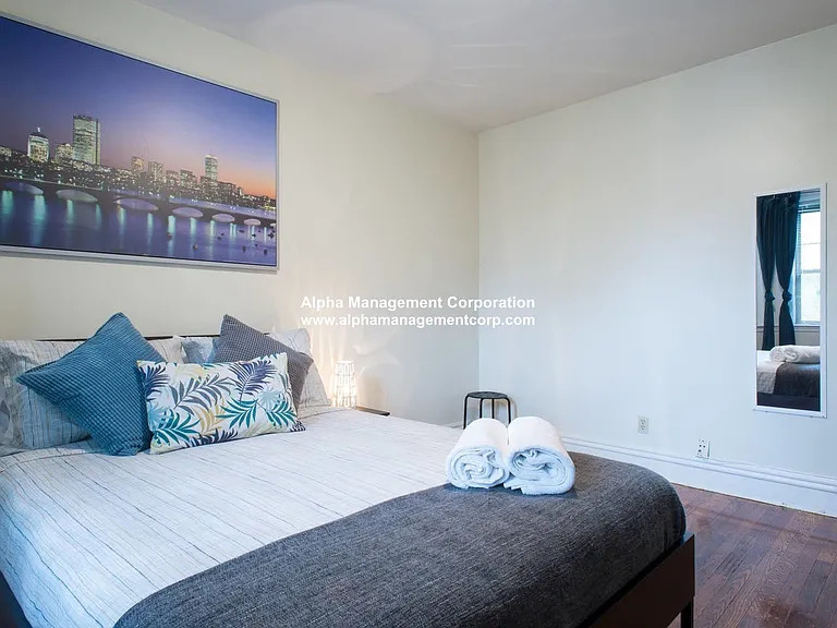 58 Queensberry St #6 — Photo 2