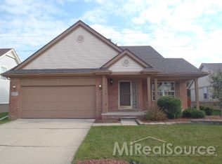 23071 Westwood Dr, Trenton, MI 48183