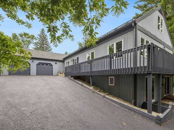 4402 Barreville Rd, Crystal Lake, IL 60012