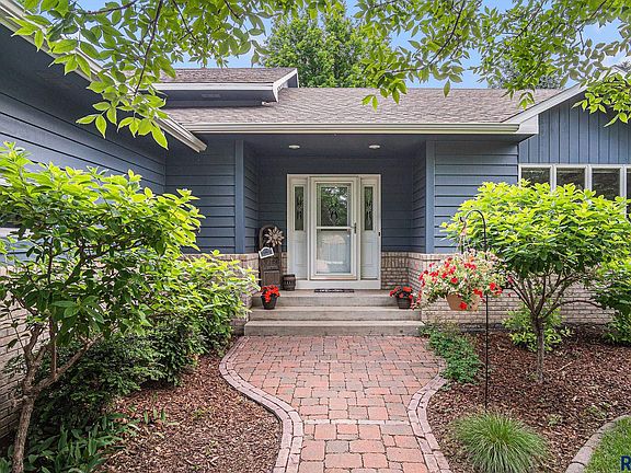 3rd image of 920 E Justin Dr