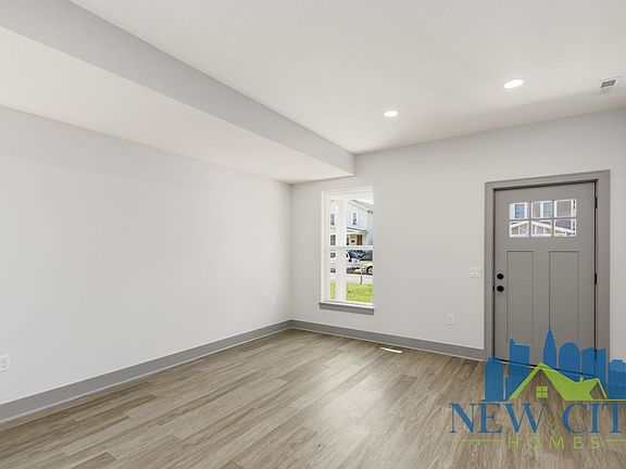 5th image of 858 E Starr Ave