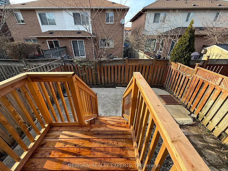 22 Rochefort Dr — Photo 14