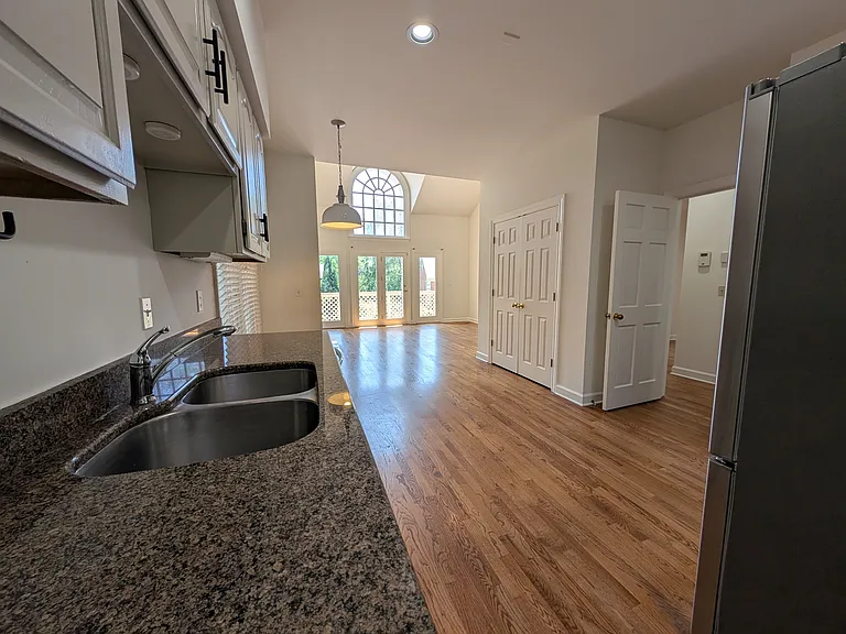 407 Clairton Ct #1 — Photo 6
