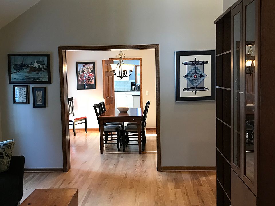 1st image of 2717 Meadowwood Dr