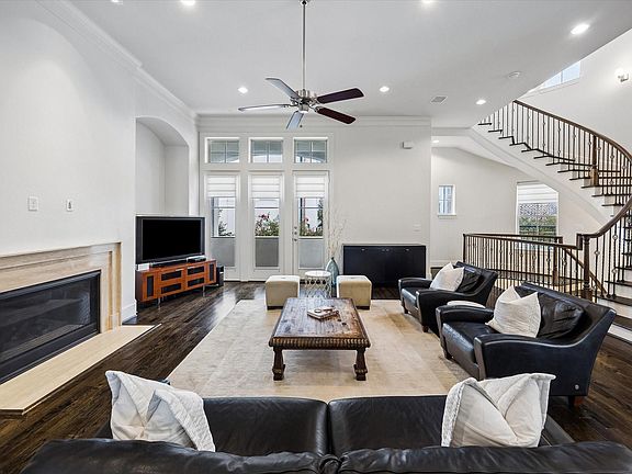 3rd image of 2725 Cohn Gdn