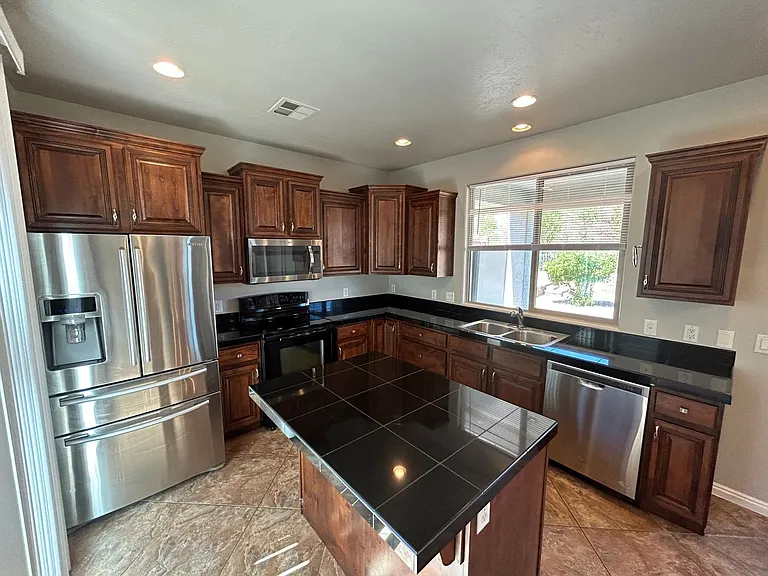 2094 N Red Mountain Rd — Photo 3