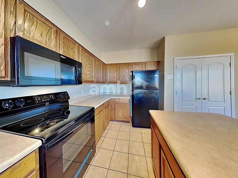 7556 W Ranchers Dr — Photo 3