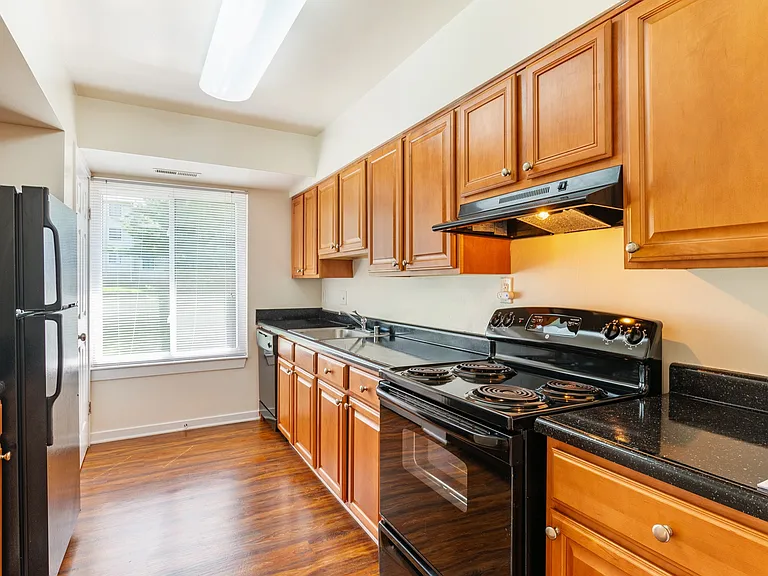 Seneca Place — Photo 18