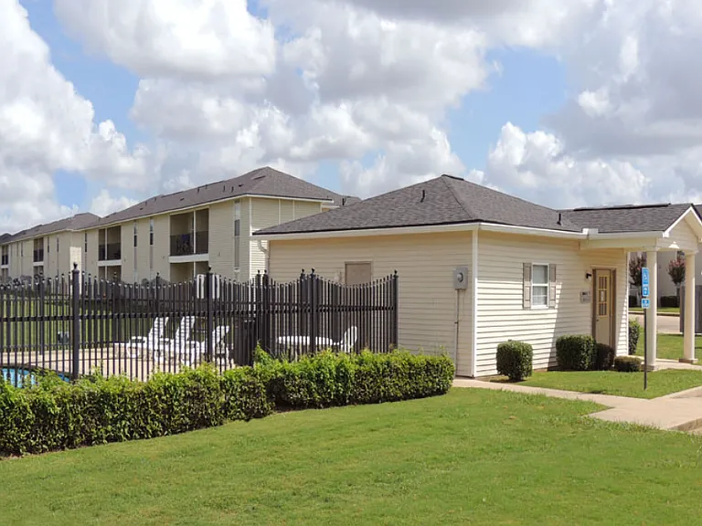 Fox Creek Apartments Shrevport — Photo 1