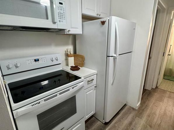 113 N Lakeside Dr APT 3