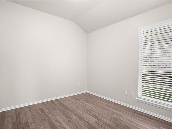 3rd image of 2933 Pecan Grove Dr