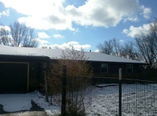 45 Hunter Rd, Roscoe, IL 61073