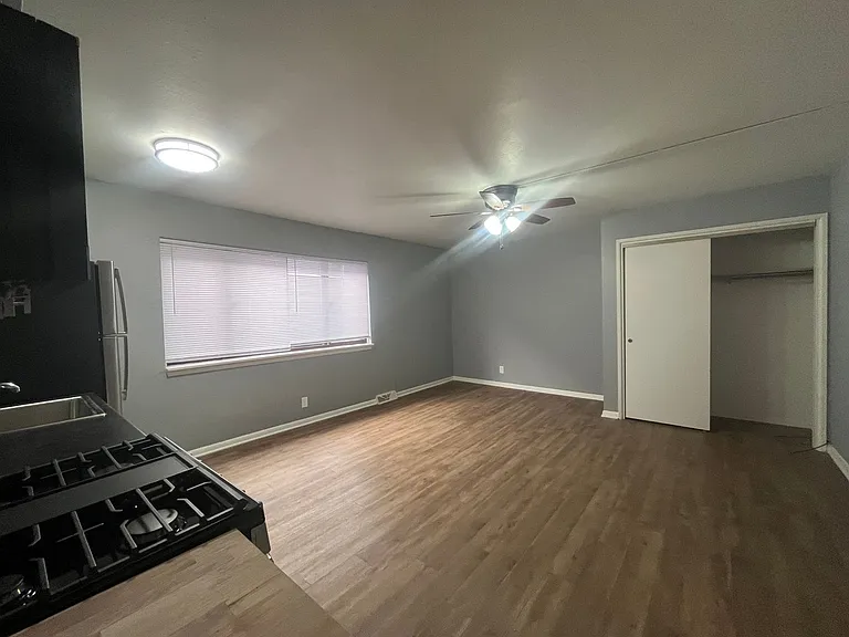 1517 E Royall Pl — Photo 18