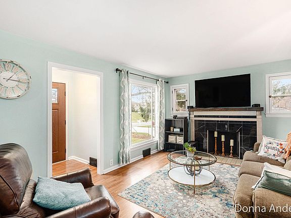 5th image of 1719 Woodworth St NE