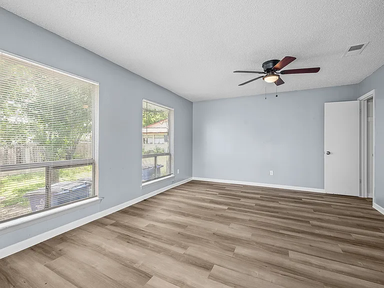 204 Northcrest Cir #D — Photo 3