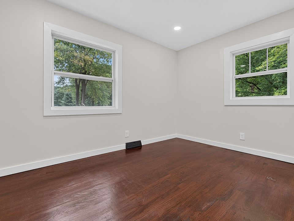1652 Charleston Ave, photo 21
