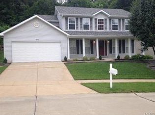 1046 Winter Park Dr, Fenton, MO 63026