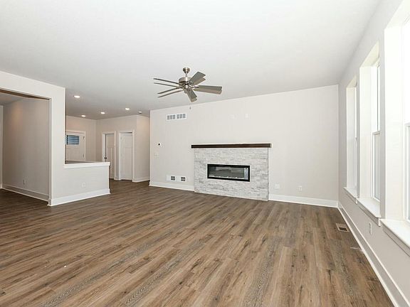 5th image of 8302 85th AVENUE