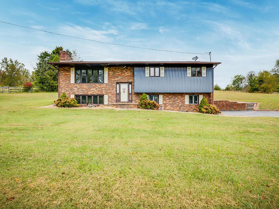 1st image of 593 Rock Springs Dr