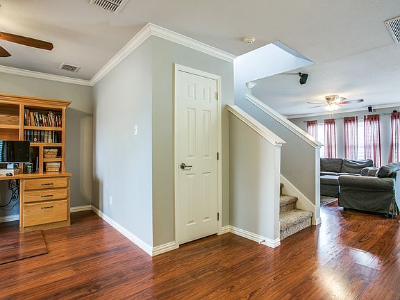 2nd image of 2504 Terrace Dr