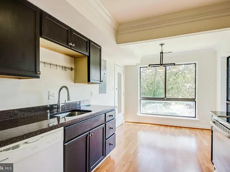 545 Florida Ave — Photo 15