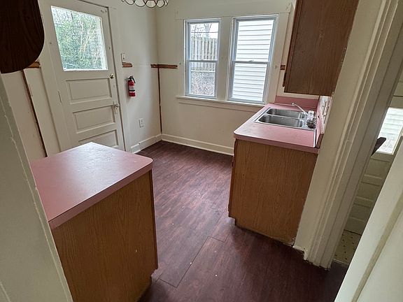 4th image of 10313 Loretta Ave