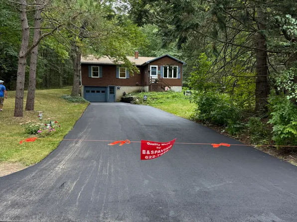 13 Lancaster Rd, Pittston, ME 04345