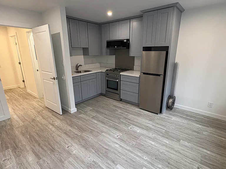 1038 Winnemucca Ave #4 — Photo 3