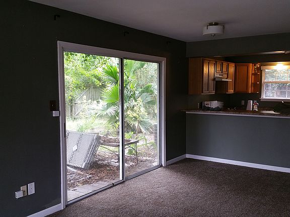 5th image of 3149 Laurel Dr