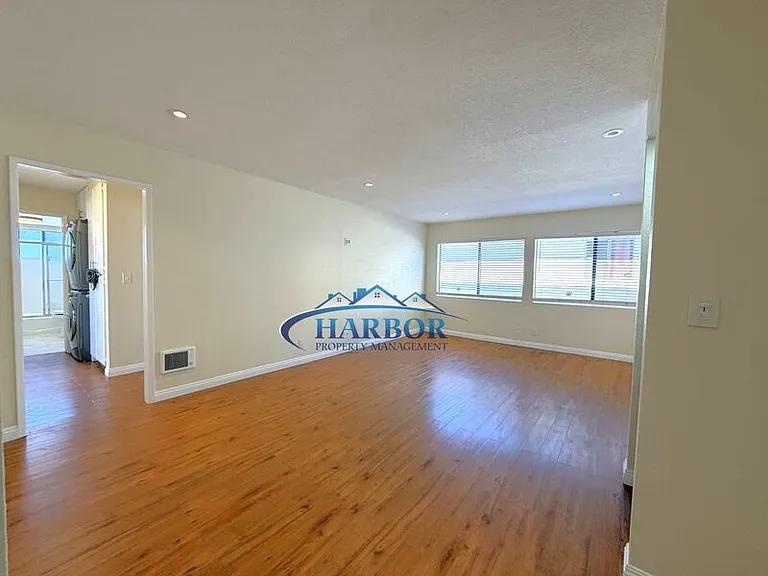 1166 W 22nd St #2 — Photo 3