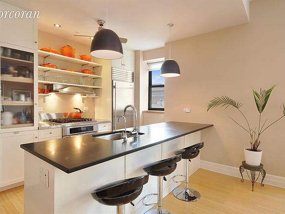3rd image of 110 Livingston St APT 11C