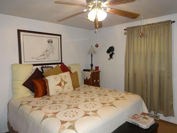 4th image of 614 W Giles Ln APT B