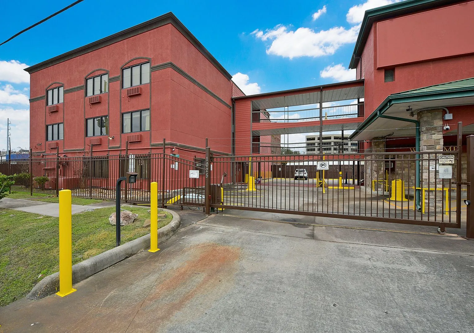 025swa(+Sf10building +Sfi15) — Photo 1