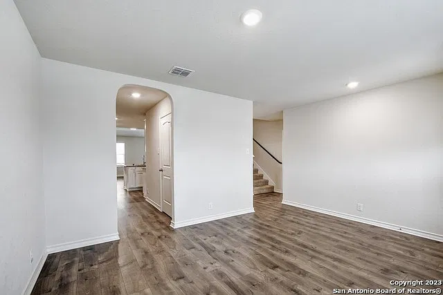 5 bed, 2.5 bath, 2540 sqft, $2,000 — Photo 4