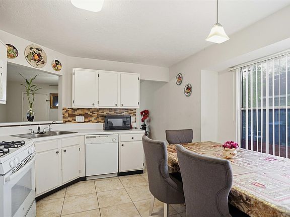 3rd image of 15258 Ferness Ln