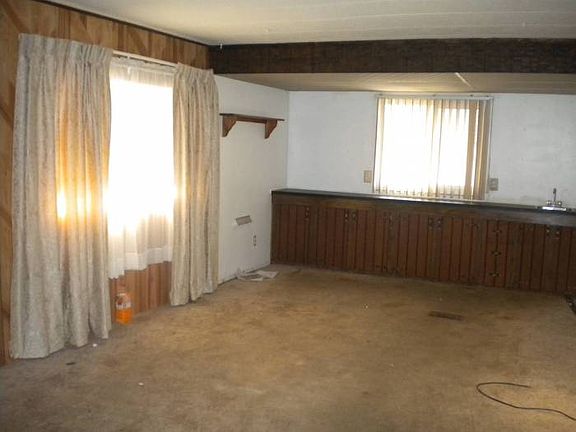 4th image of 325 Waikiki Cir