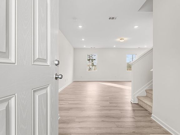 4th image of 42 Umber Ln