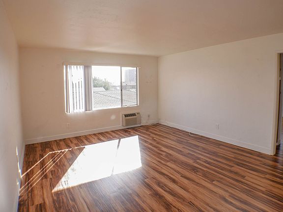 2nd image of 228 Twin Oaks Ave Unit E