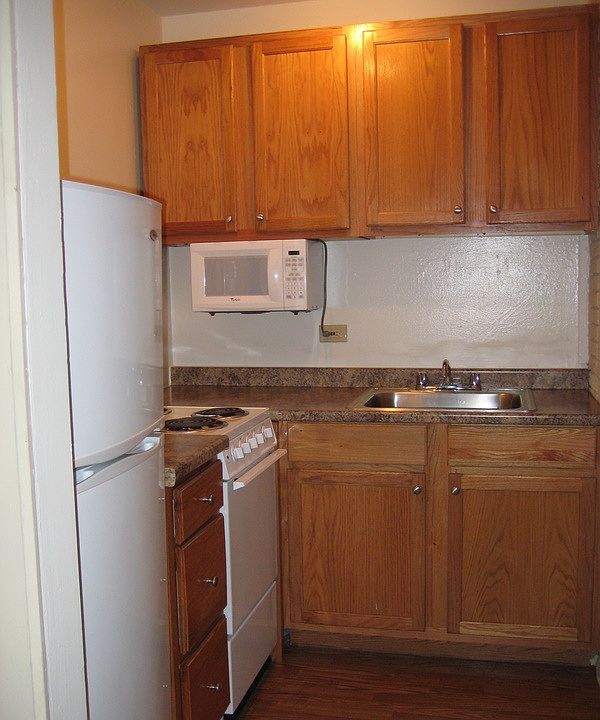 2nd image of 930 Evanston St APT 39