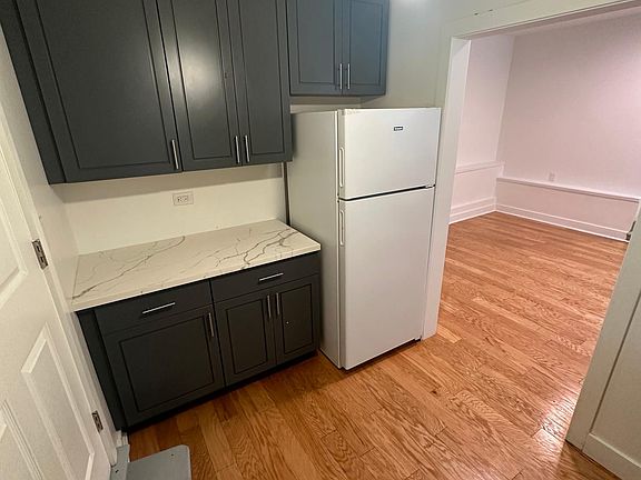2nd image of 2327 Van Ness Ave #8