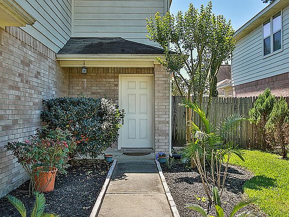 3rd image of 412 Mystic Glen Loop