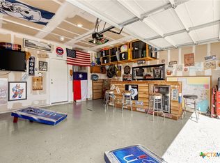 1414 Green Leaf Dr, New Braunfels, TX 78130
