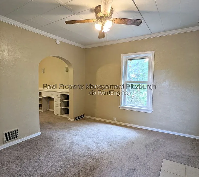302 W Miller Ave